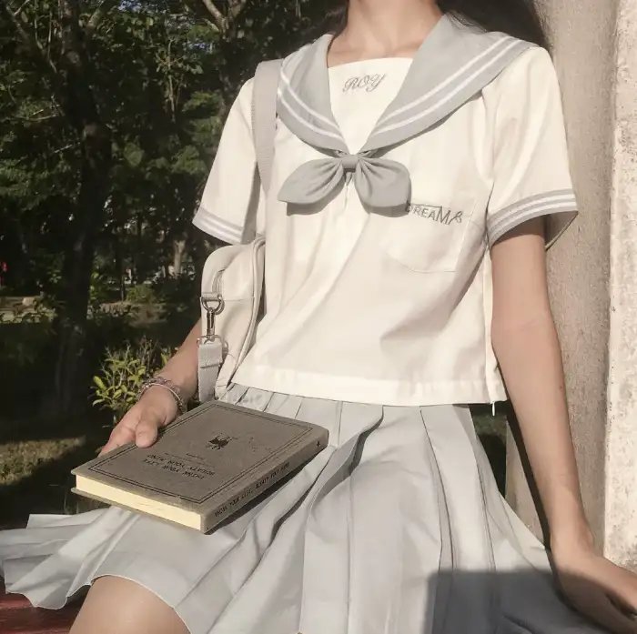 黑影窥窗